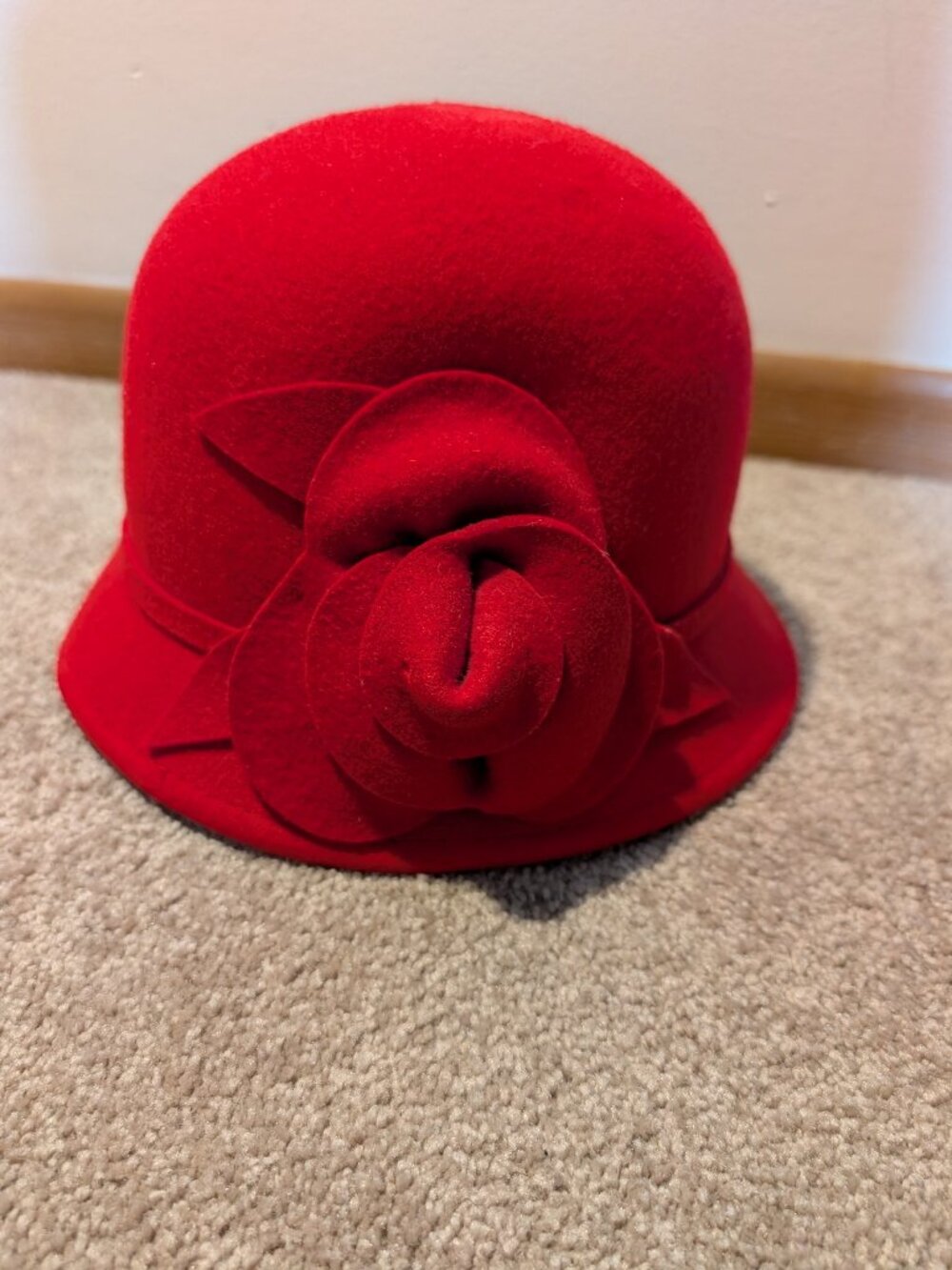 100% wool Nine West Red Cloche bucket winter Hat Women's Floral Accent